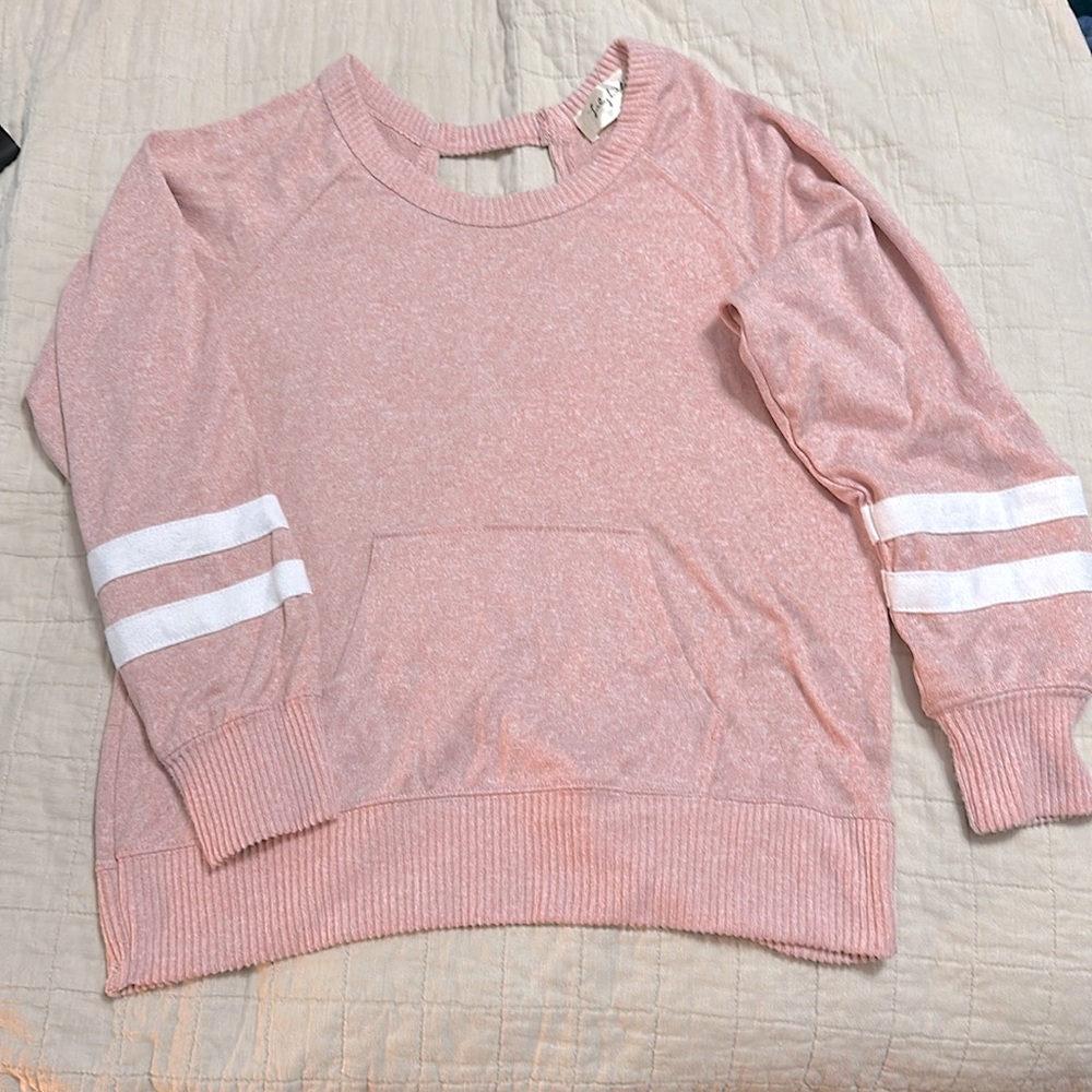 Athlesiure style top. Pink size large.